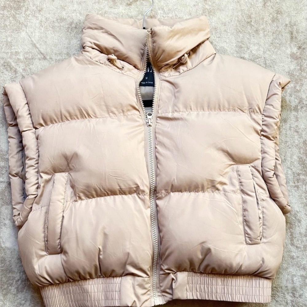 Cropped Puffer Vest in Soft Beige